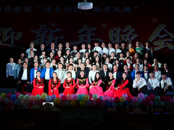 D:\Backup\桌面\新闻\12263044am永利集团官网举办迎新年文艺晚会（院）\6合影（发文稿）.jpg